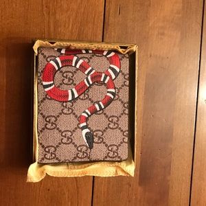 Men’s Authentic Gucci wallet